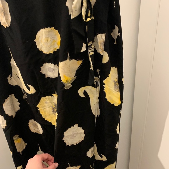 THRIFTED FLORAL WRAP SKIRT - Picture 2 of 3